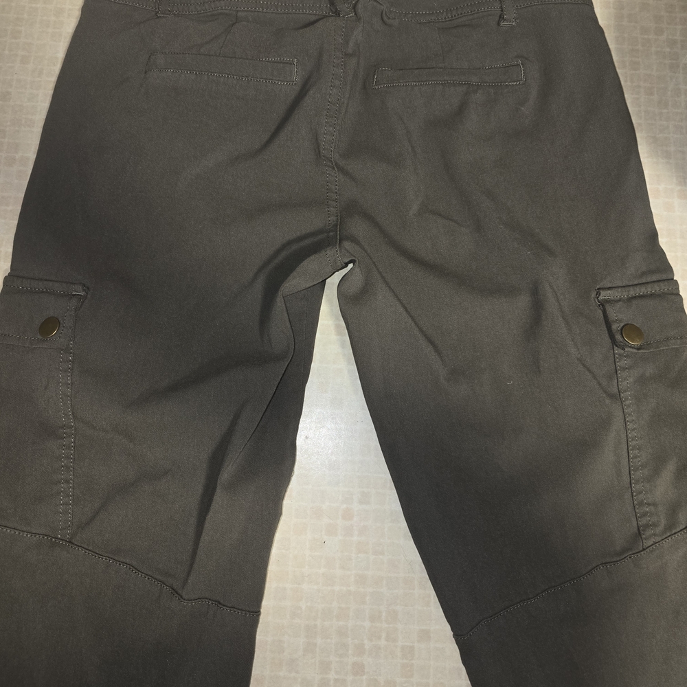 BeBop Womens Cargo Pants - Ripe OLIVE GREEN, Size 9.